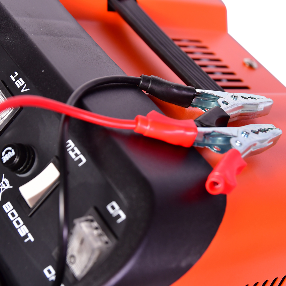 CARGADOR DE BATERIAS AUTO/CAMION/MTO 12/24V 30A Lüsqtoff LCC-45